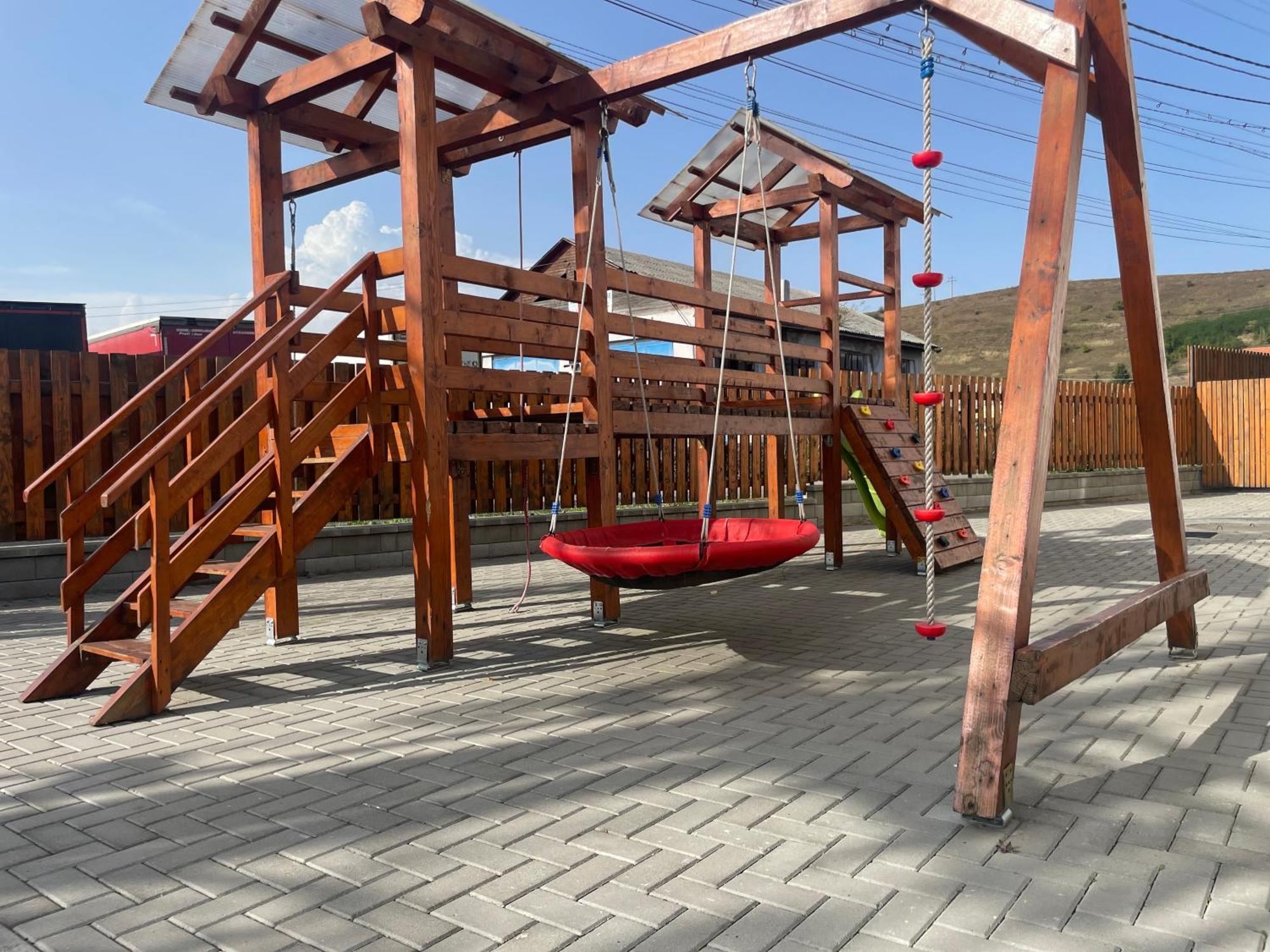 Alpin Rooms Topliţa 外观 照片