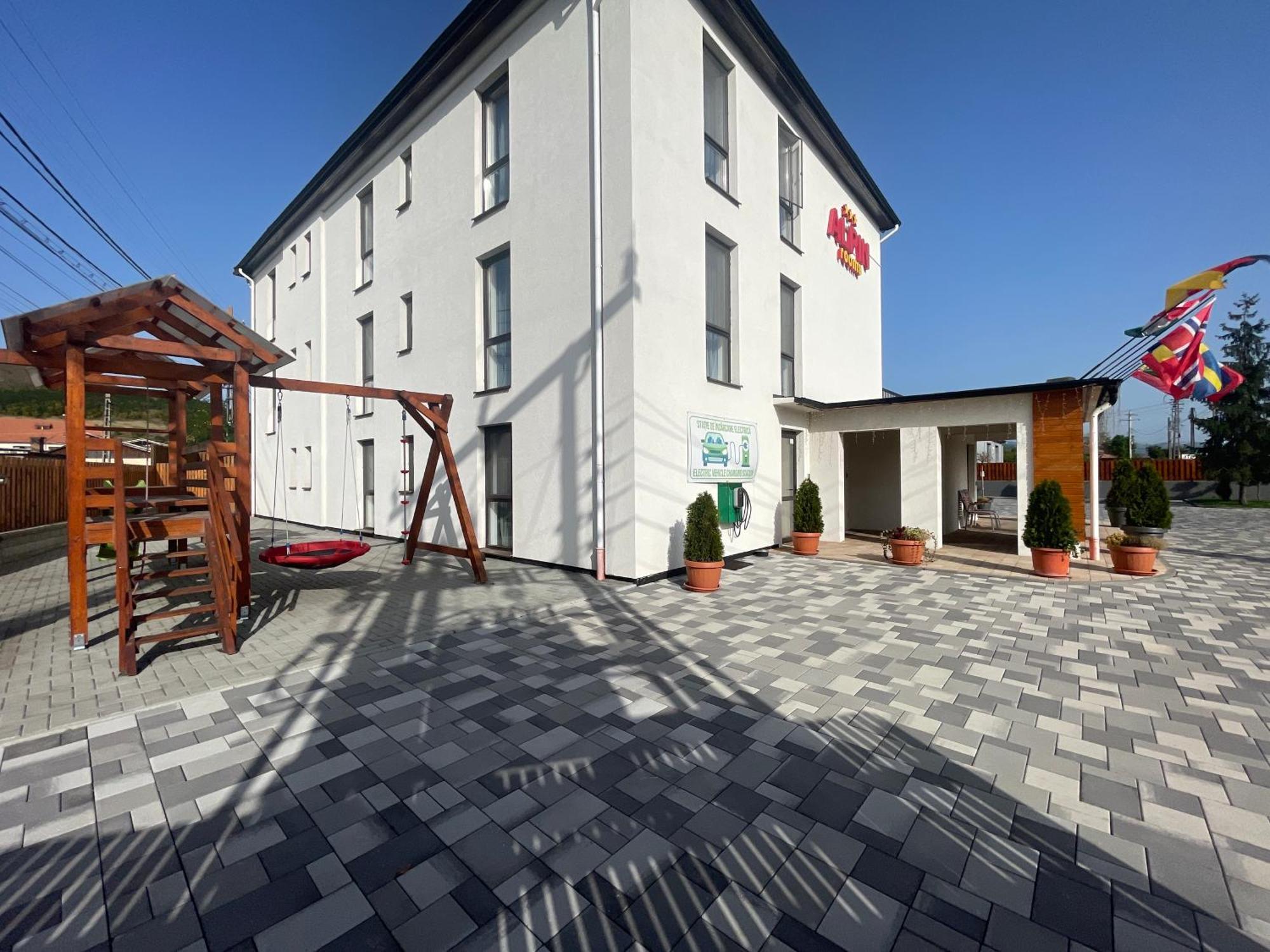 Alpin Rooms Topliţa 外观 照片